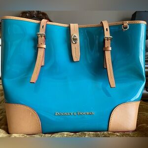 Only carried once. Like new. Excellent condition. Pretty color.